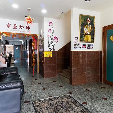 Отель Reddoorz Near Aljunied Mrt Сингапур Экстерьер фото