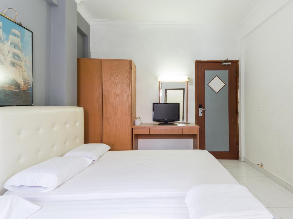 Отель Reddoorz Near Aljunied Mrt Сингапур Экстерьер фото